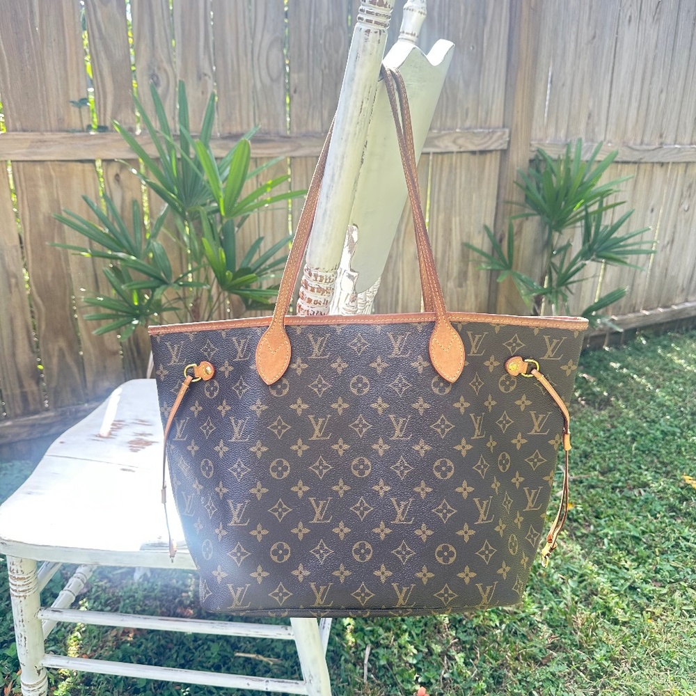 LOUIS VUITTON Neverfull MM Monogram Canvas Tote